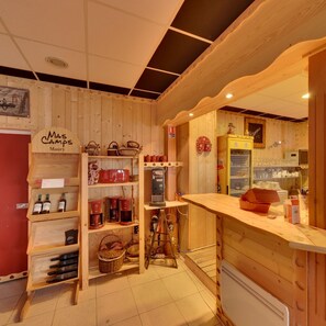 Snack bar