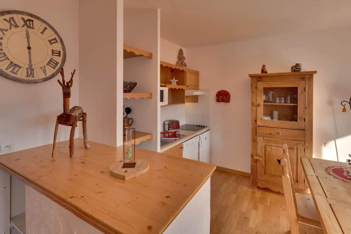 Appartement 2 to 6 persons | Living room | Flat-screen TV