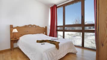 Appartement 2 to 4 persons | Individually decorated, individually furnished, blackout drapes