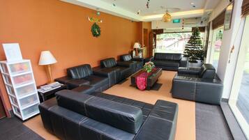 Área de estar no saguão