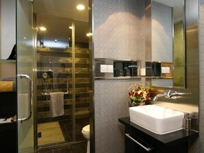 Executive Room | Bilik Mandi | Pancuran mandi, kelengkapan dandanan diri percuma, pengering rambut 