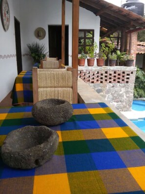 Bar junto a la piscina