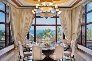 2 restaurants, lunch, dinner served; Italian cuisine