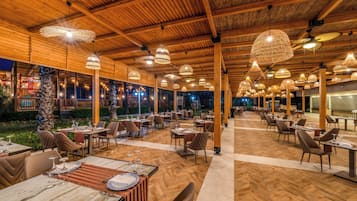 8 Restaurants, Frühstück, Mittagessen, Abendessen, internationale Küche