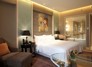 Minibar, caja de seguridad en la habitación y cortinas blackout