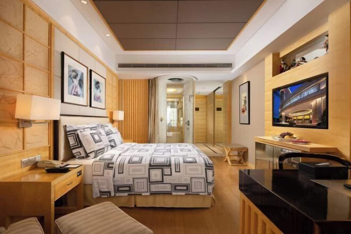 1 bedroom, premium bedding, down comforters, memory foam beds