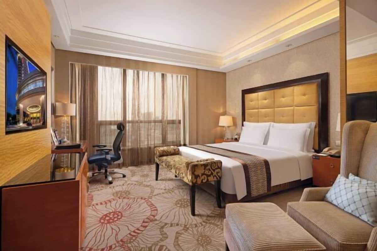 1 bedroom, premium bedding, down comforters, memory foam beds