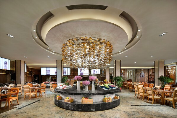 3 restaurants, lunch, dinner served; Chinese cuisine - Gehua New Century Hotel (Beijing)