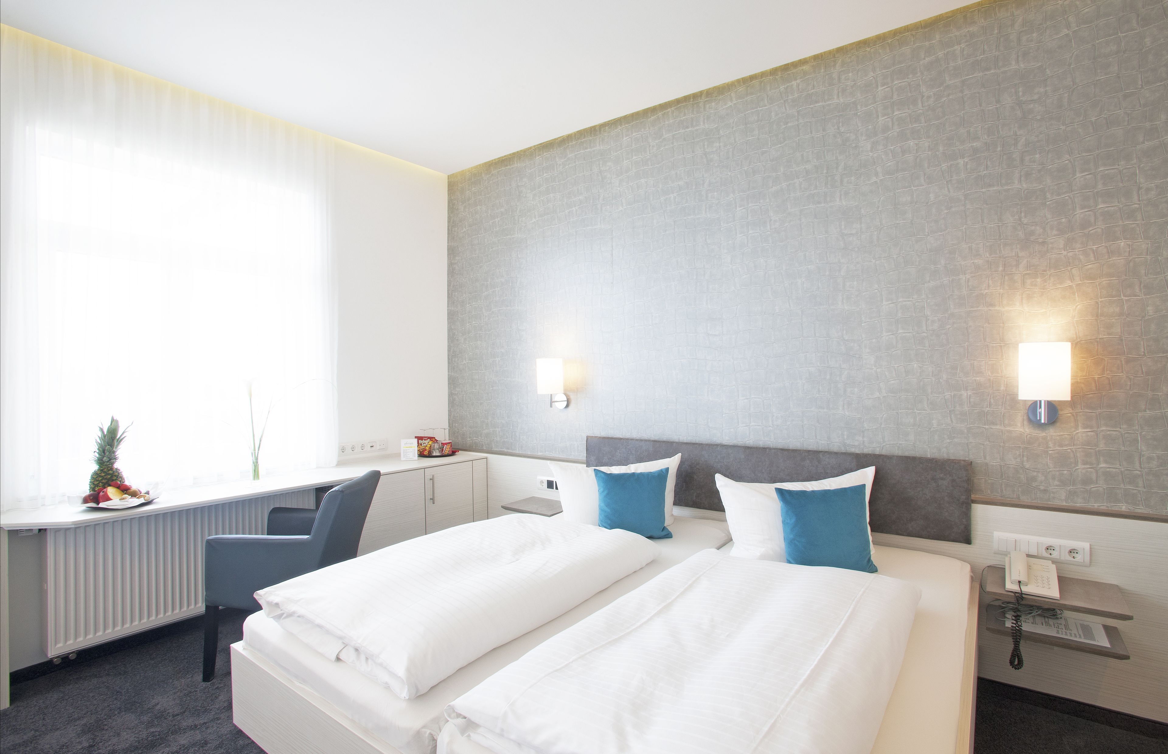 standard double room | hypo-allergenic bedding, minibar, in-room safe, desk