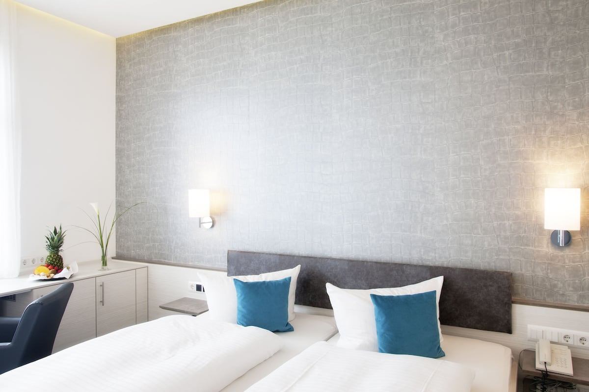 Standard-Doppelzimmer | Allergikerbettwaren, Minibar, Zimmersafe, Schreibtisch