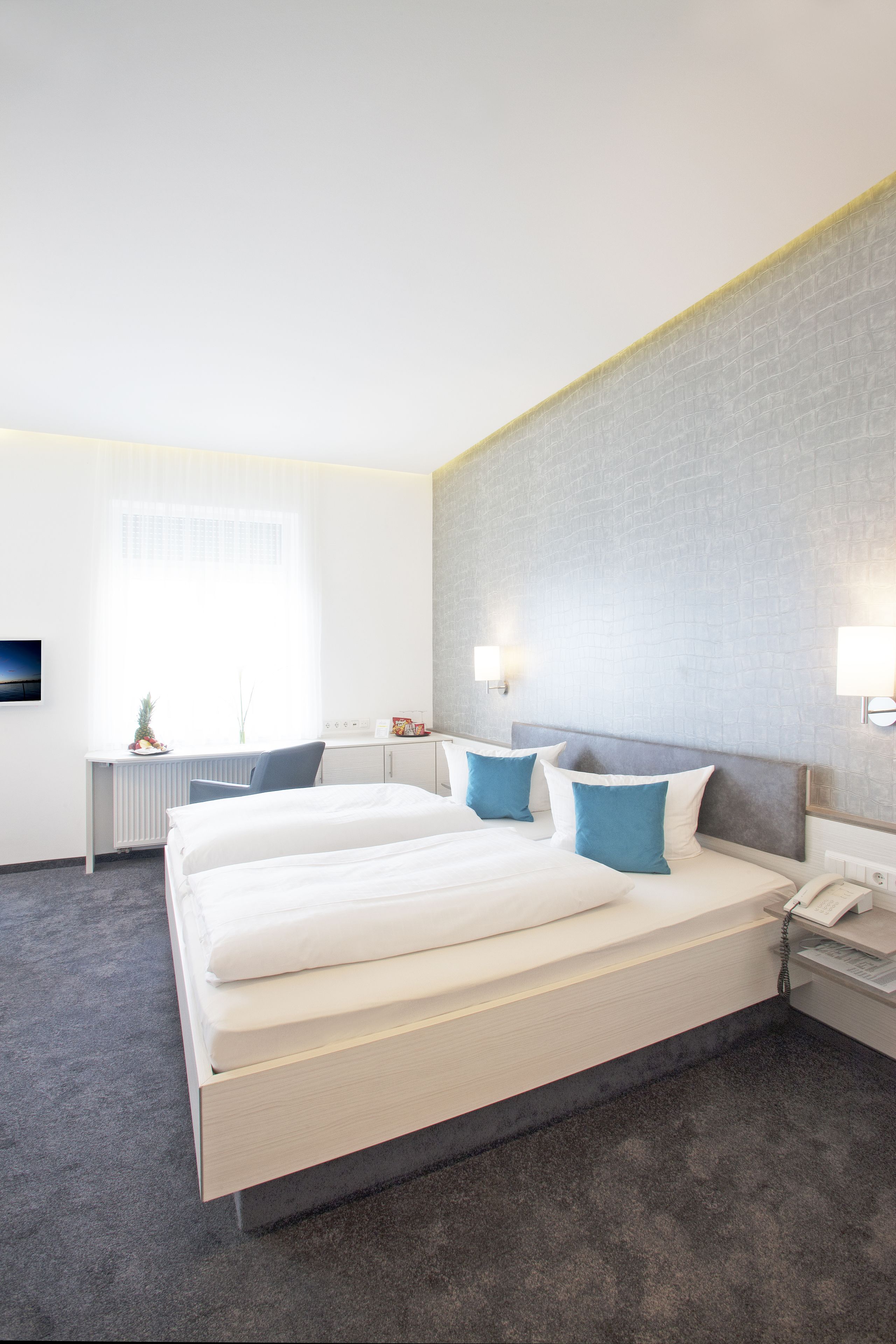 standard double room | hypo-allergenic bedding, minibar, in-room safe, desk