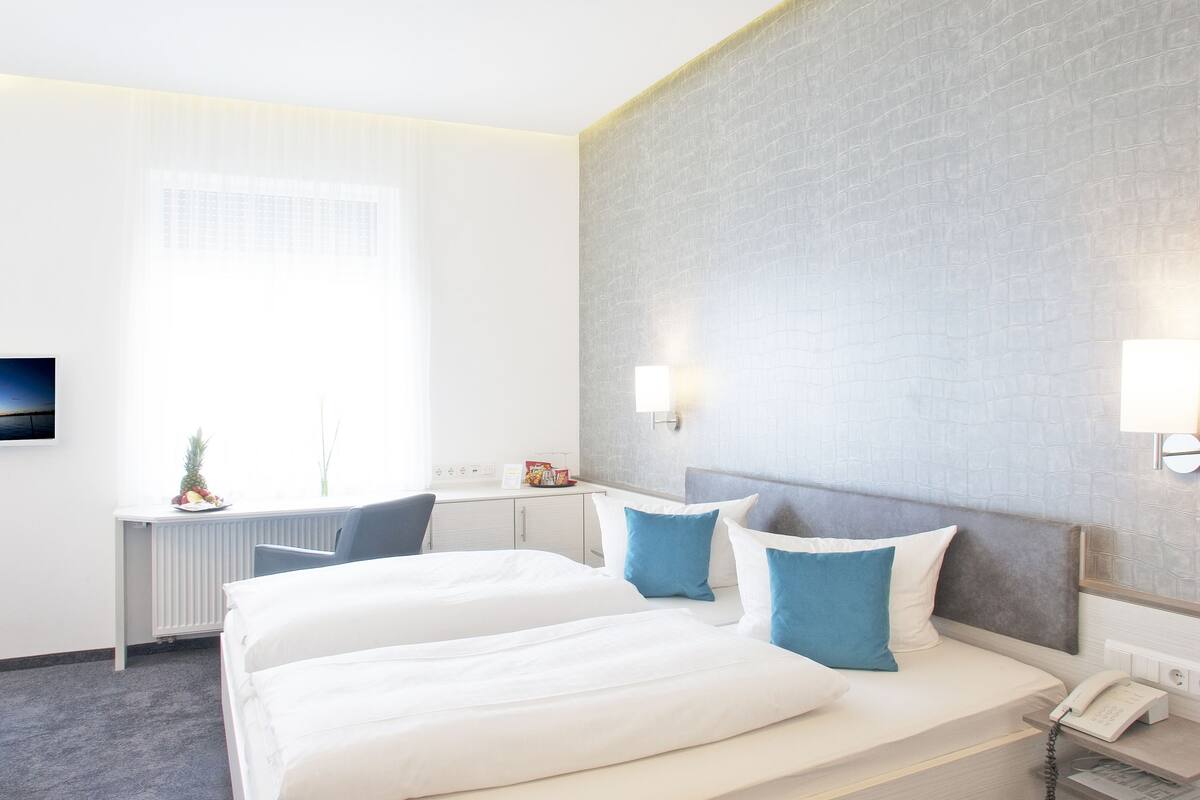 standard double room | hypo-allergenic bedding, minibar, in-room safe, desk