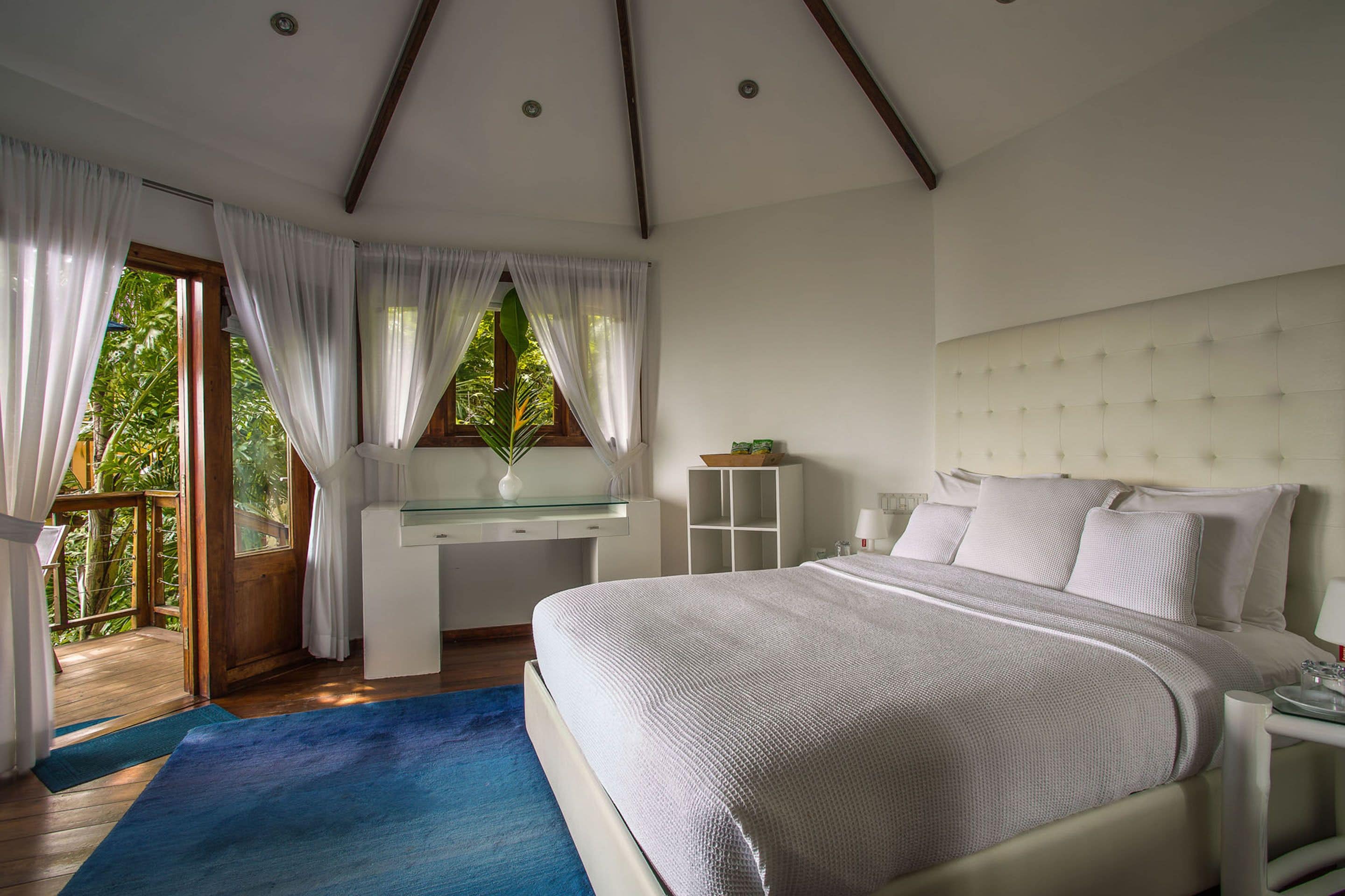 deluxe room, 1 queen bed, ocean view | in-room safe, desk, blackout curtains, free wifi