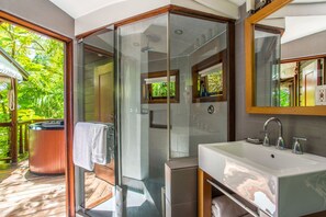 Deluxe Room, 1 Queen Bed, Ocean View | Bathroom | Shower, free toiletries, hair dryer, bathrobes