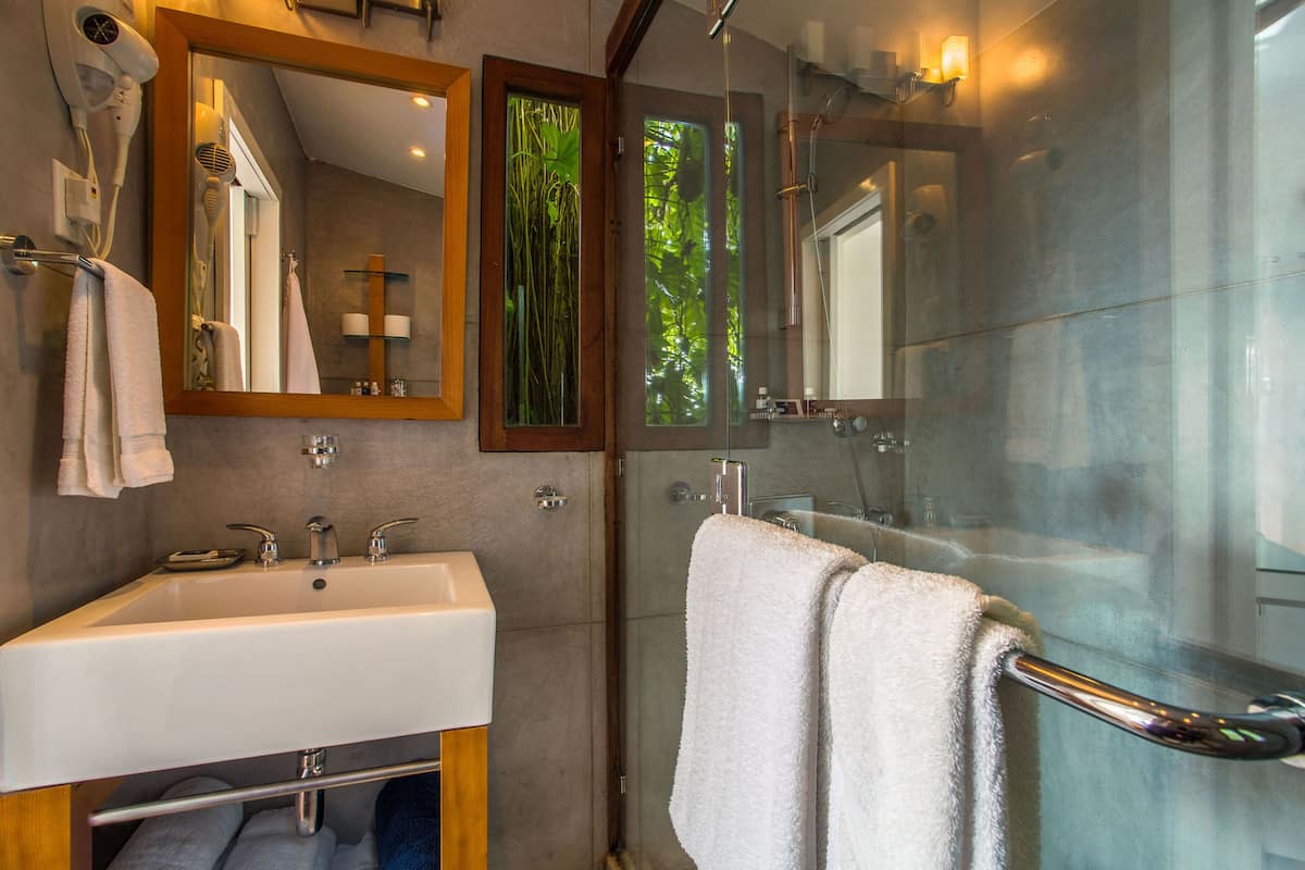 deluxe room, 1 queen bed, ocean view | in-room safe, desk, blackout curtains, free wifi