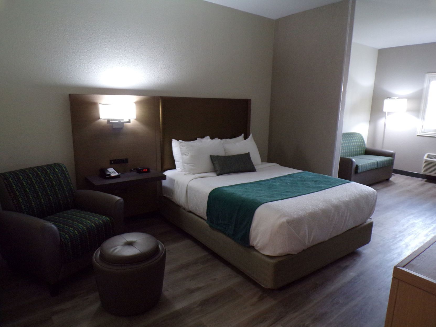 Camas com colchões pillow-top, individualmente decorados