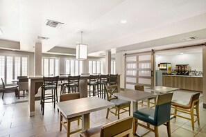 Desayuno completo incluido todos los días