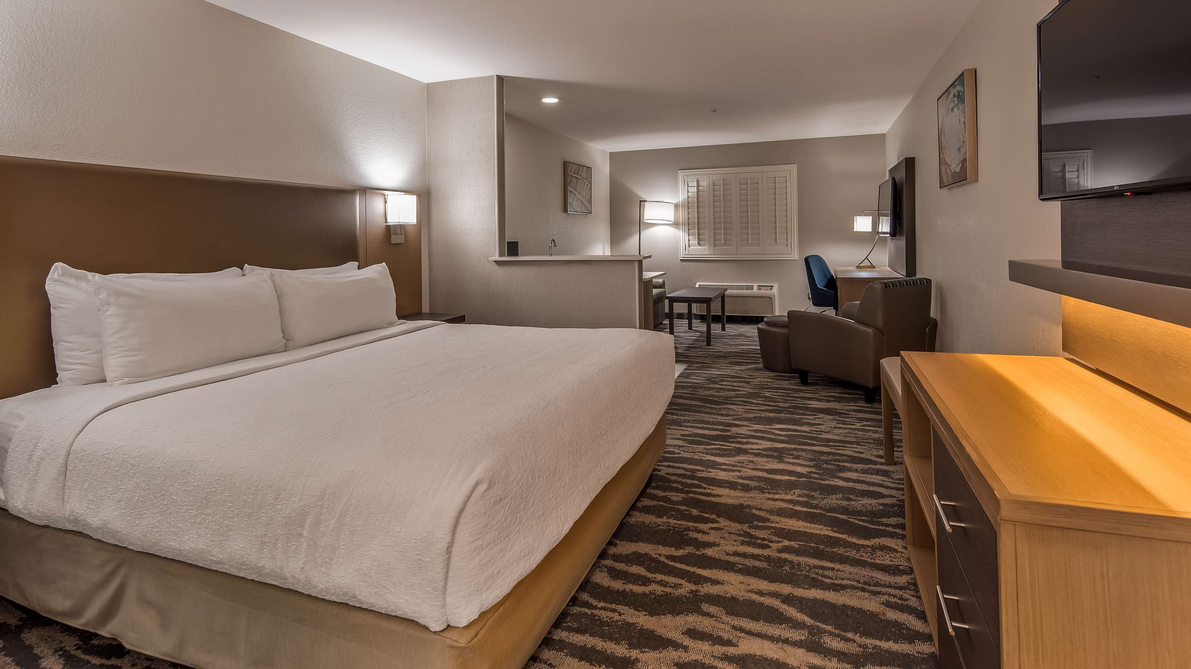 Camas com colchões pillow-top, individualmente decorados