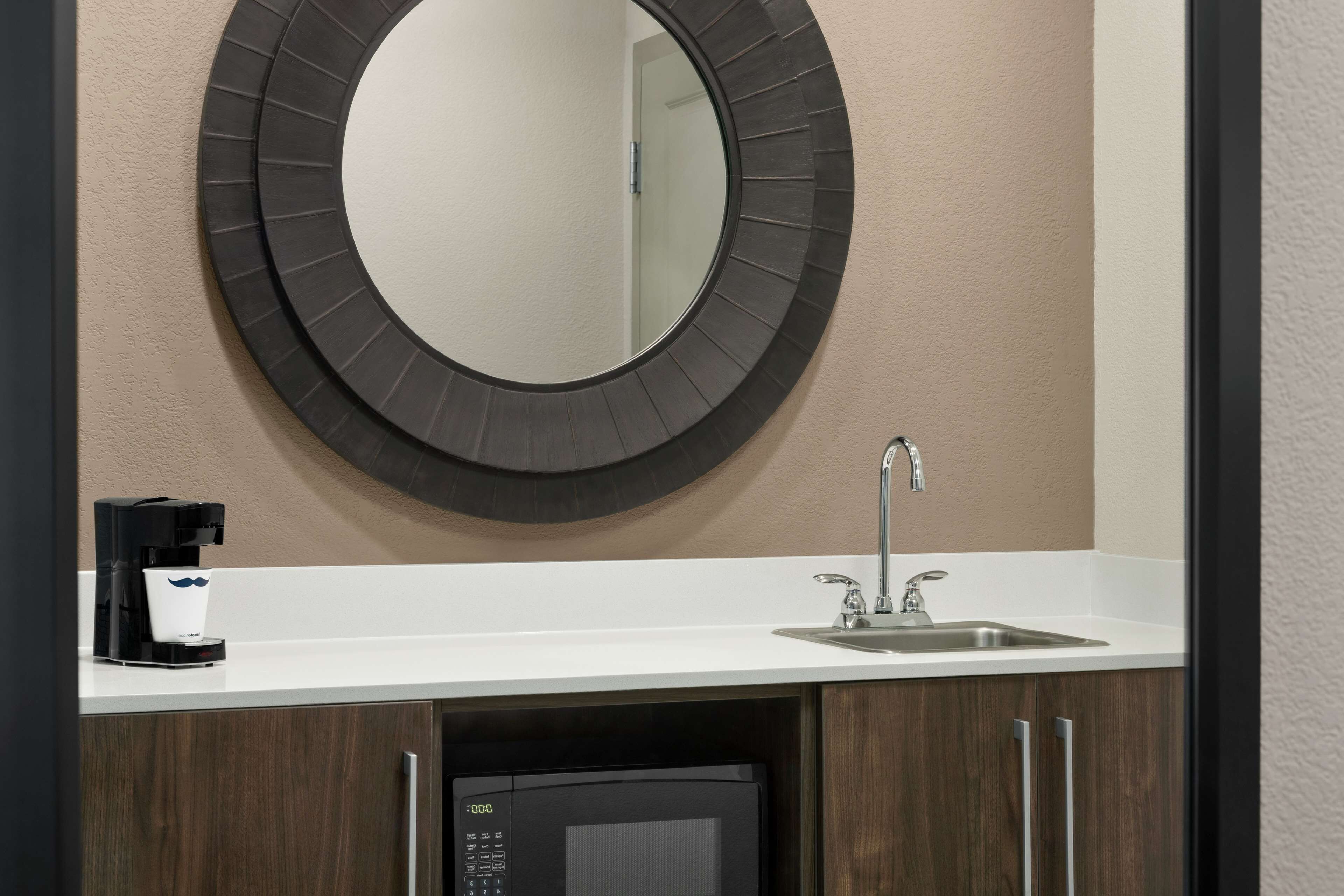 one king studio suite non smoking | minibar