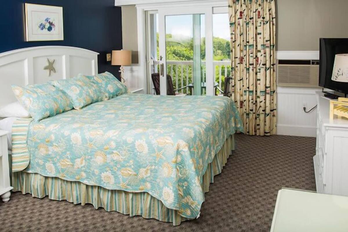 premium bedding, desk, soundproofing, iron/ironing board