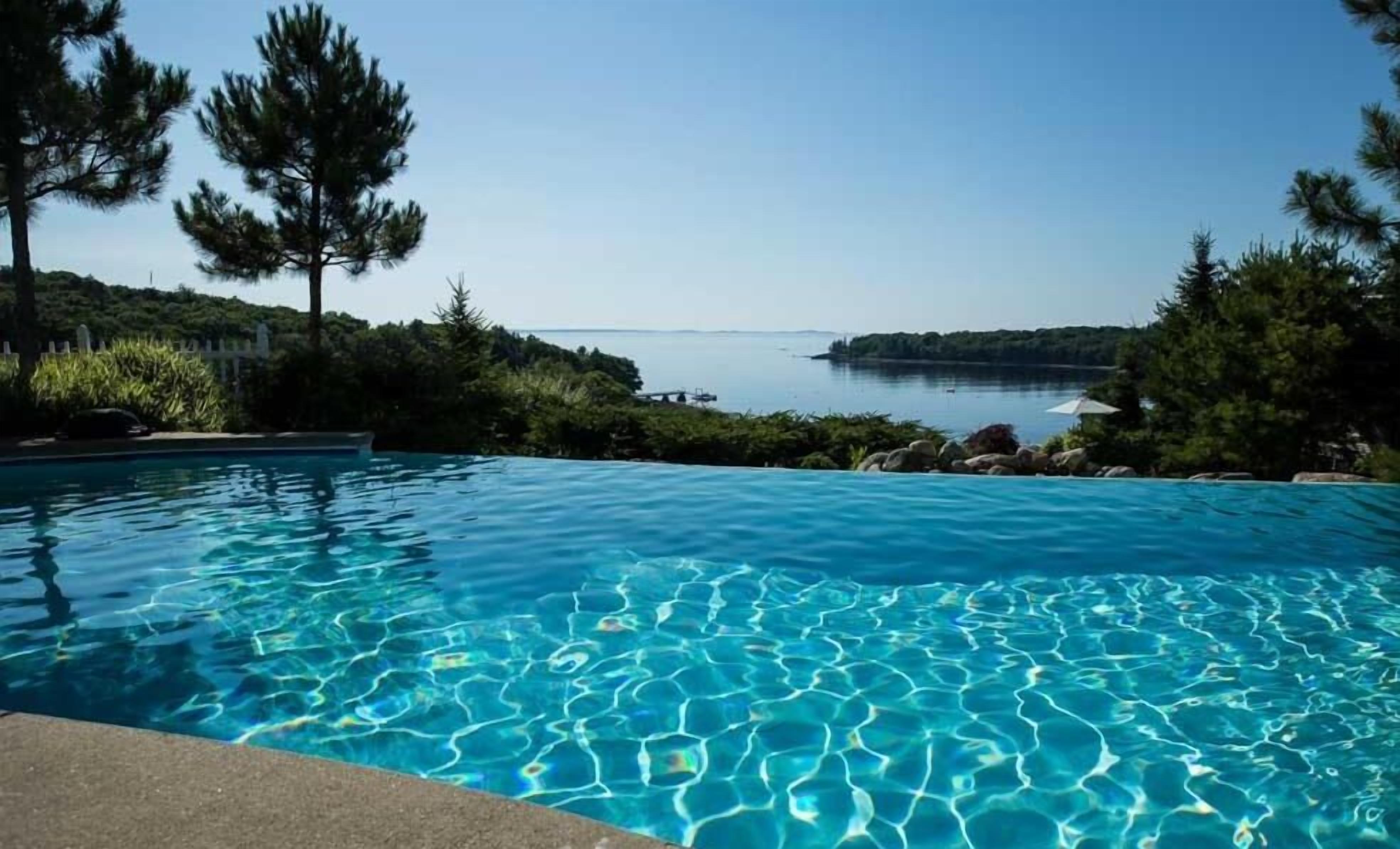 2 outdoor pools, a heated pool, open 9:00 am to 8:00 pm, pool umbrellas