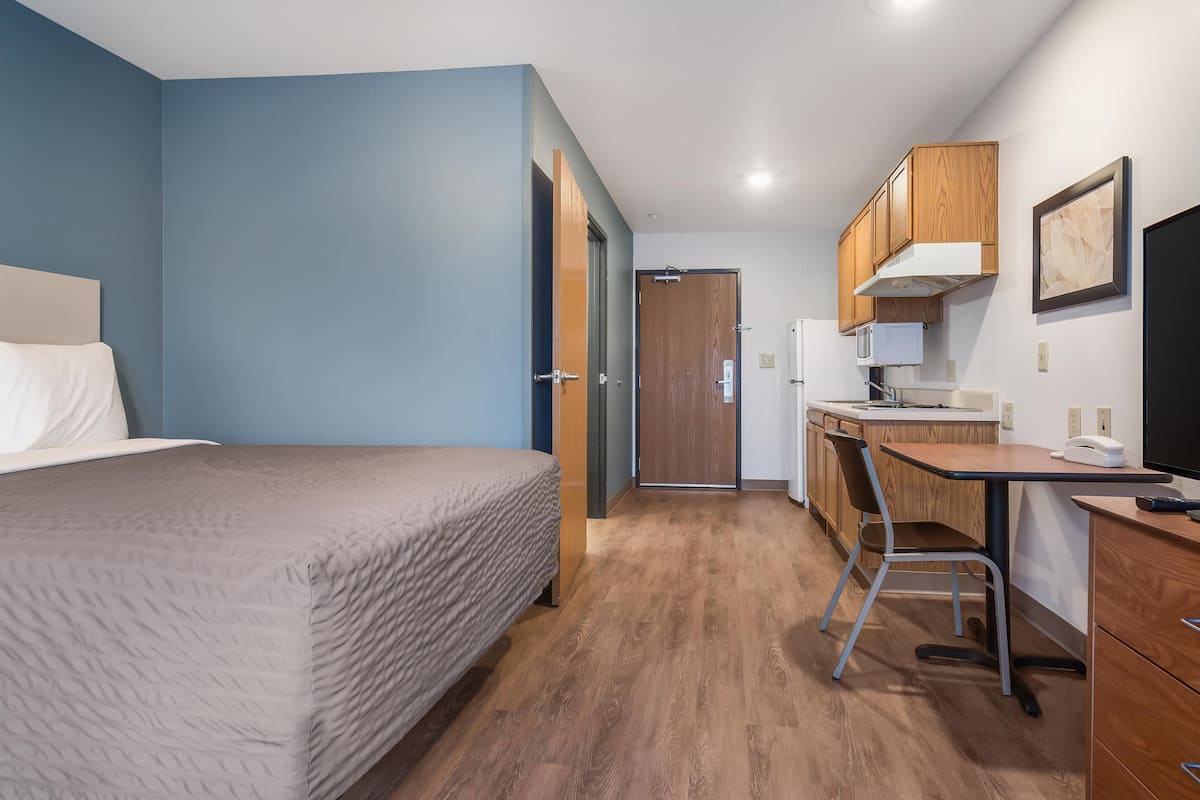 Standard Studio, 1 Double Bed, Non Smoking, Refrigerator & Microwave | Desk, laptop workspace, iron/ironing board, free WiFi