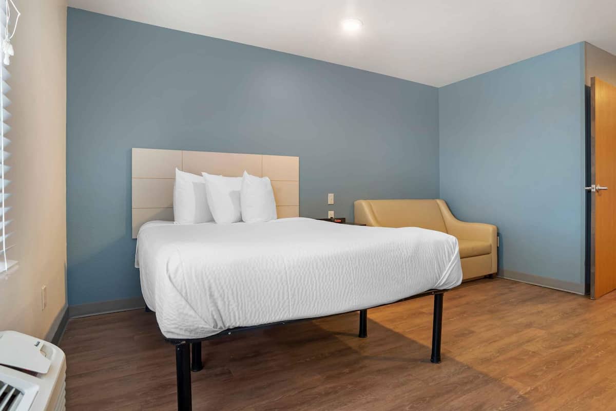 Deluxe Studio, 1 Double Bed with Sofa bed, Non Smoking, Refrigerator & Microwave | Desk, laptop workspace, iron/ironing board, free WiFi