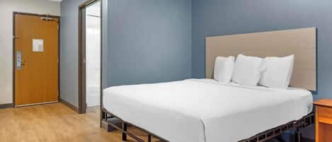 Desk, laptop workspace, iron/ironing board, free WiFi