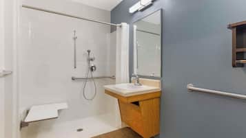 Ensemble douche/baignoire, sèche-cheveux, serviettes fournies, savon