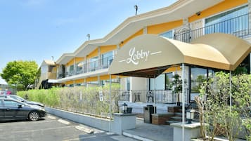 Mặt tiền nơi lưu trú