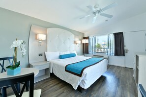 Premium bedding, desk, iron/ironing board, free WiFi - The Freeport Inn and Marina (Freeport)