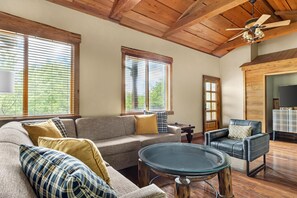 A living room with a sofa, armchairs, a coffee table, and a ceiling fan. - Hilton Grand Vacations Club Stonewater Cove Shell Knob (Shell Knob)