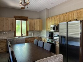 Habitación, 3 habitaciones, vistas al lago | Cocina privada