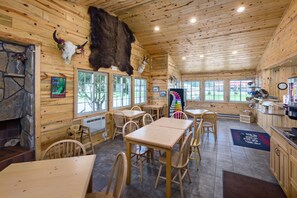 Lobby - Rock Crest Lodge And Cabins (Custer)