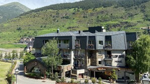 Front of property - Hotel Llop Gris (El Tarter)