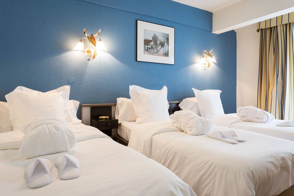 triple room | in-room safe, desk, blackout curtains, soundproofing