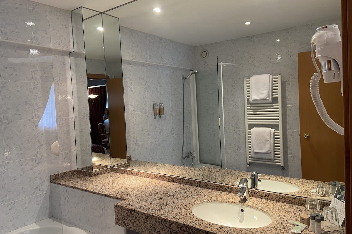 junior suite, 1 double bed | bathroom | eco-friendly toiletries, hair dryer, bathrobes, slippers