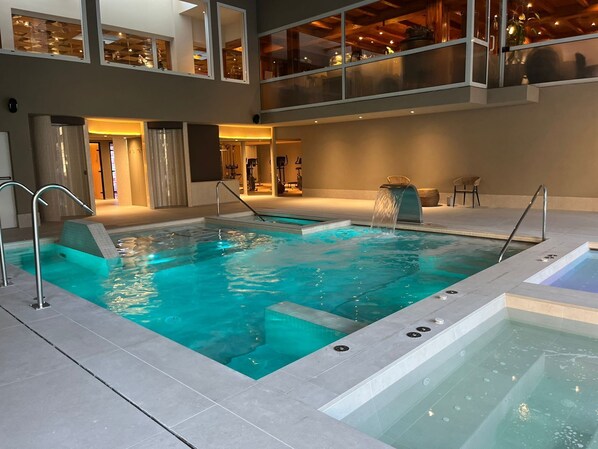 Massage med varma stenar, sportmassage och kroppsskrubb