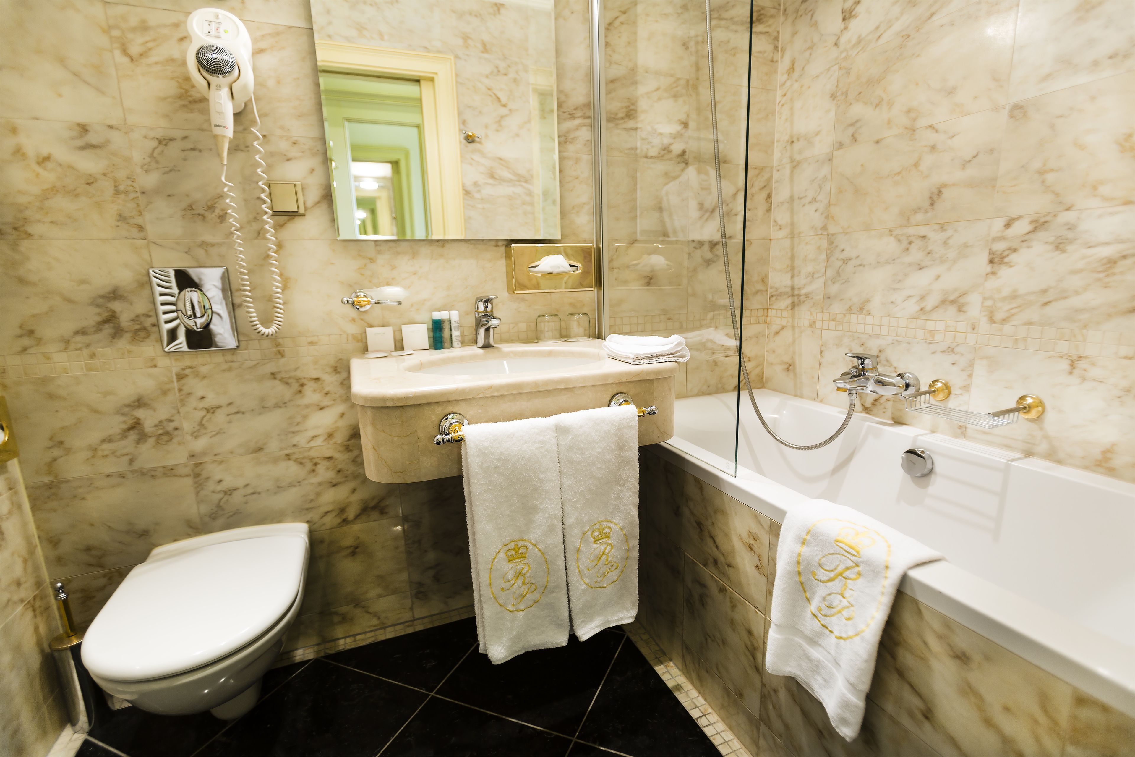 standard double or twin room | bathroom | combined shower/bathtub, designer toiletries, hair dryer, bathrobes