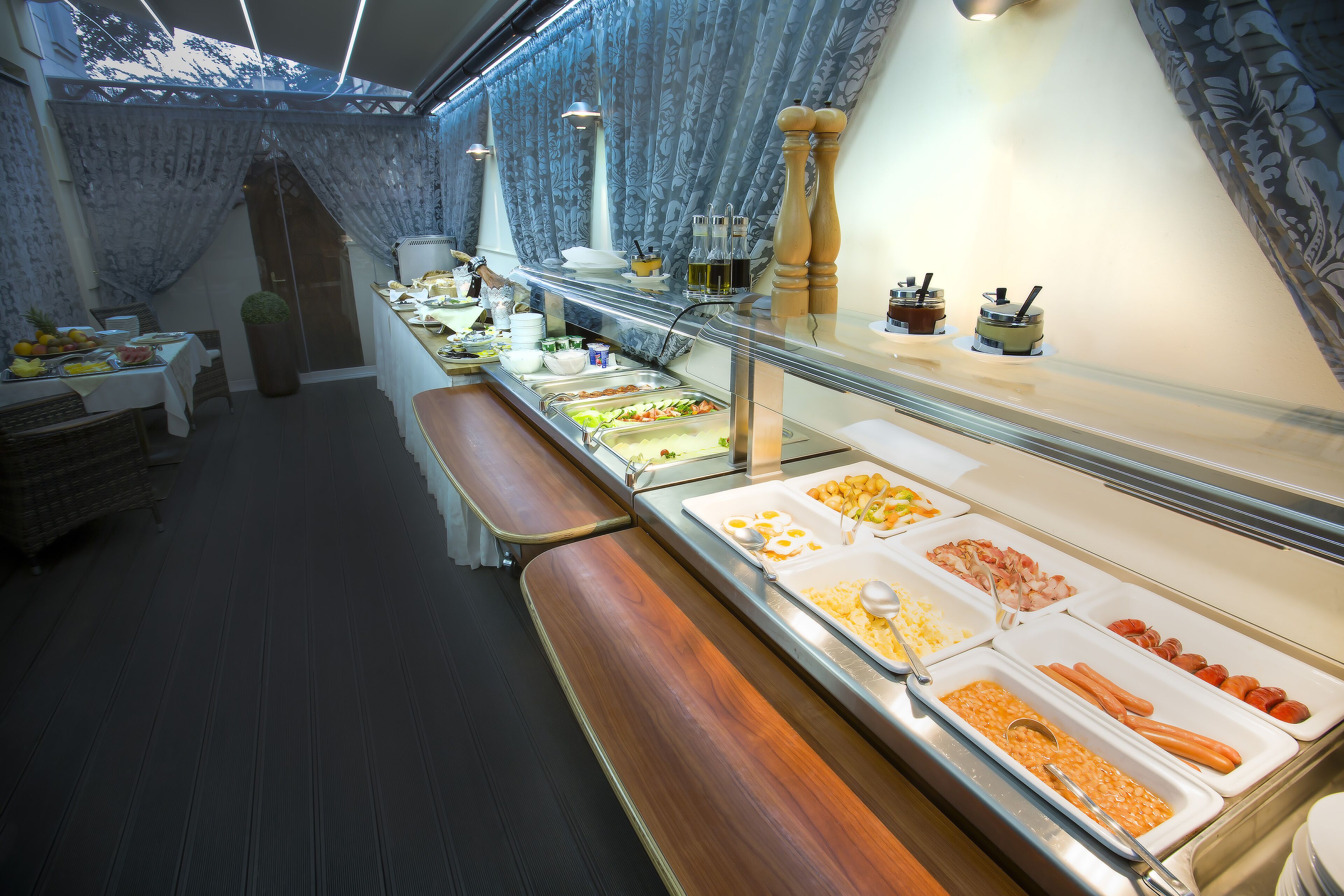 daily buffet breakfast (czk 500 per person)