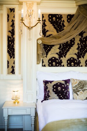 Egyptian cotton sheets, premium bedding, Select Comfort beds - Luxury Family Hotel Royal Palace (Prague)