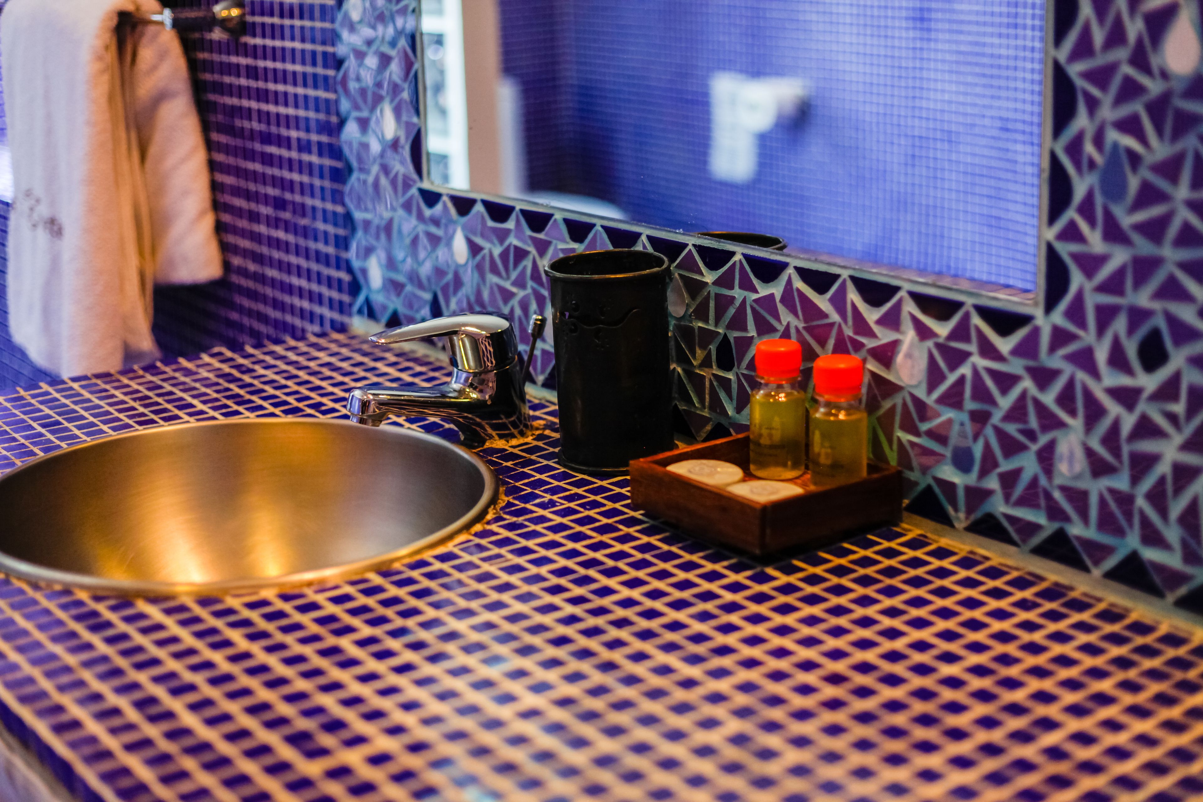 superior room | bathroom sink