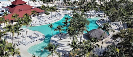 3 outdoor pools, pool umbrellas, sun loungers