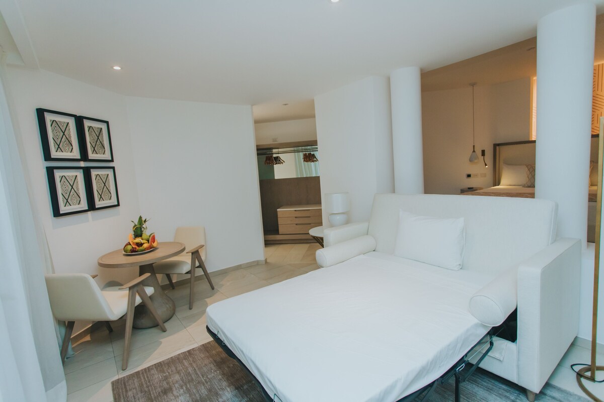 Bungalow | Free minibar, in-room safe, desk, iron/ironing board