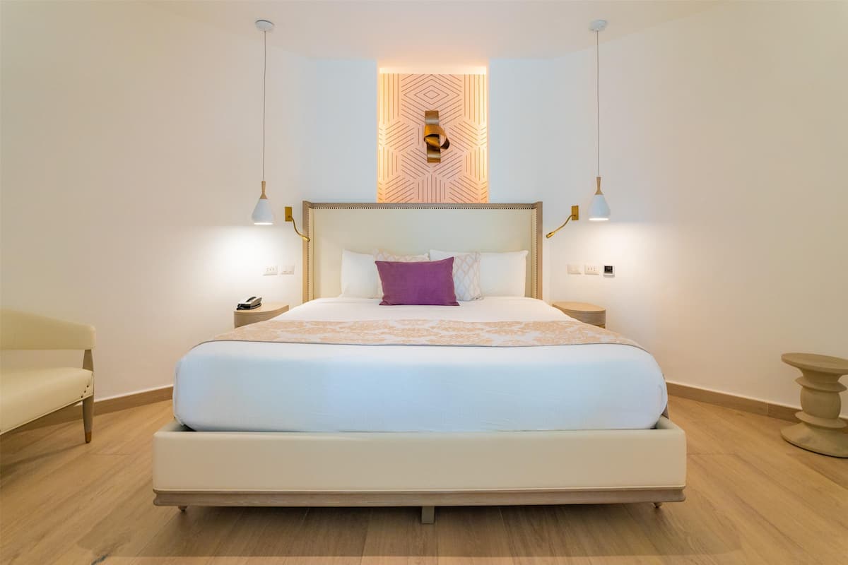 Suite, varias camas (Platinum) | 1 dormitorio, minibar con artículos gratuitos, caja fuerte y escritorio