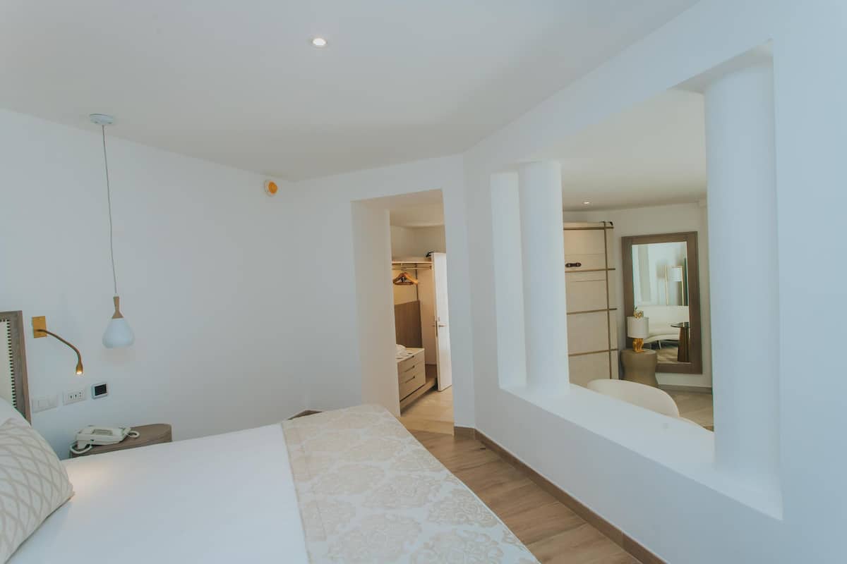 1 habitación y minibar con artículos gratuitos