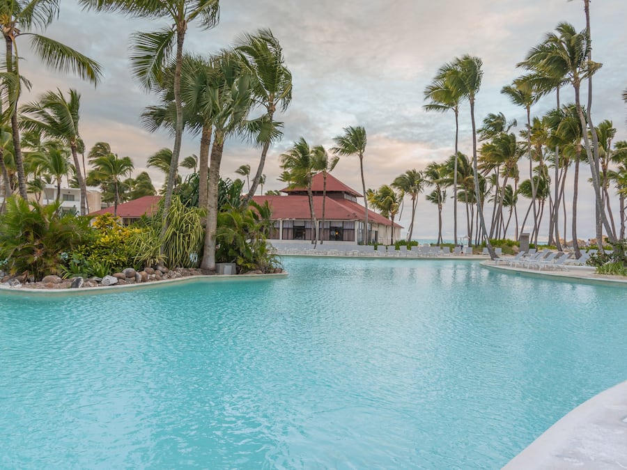 3 outdoor pools, pool umbrellas, pool loungers