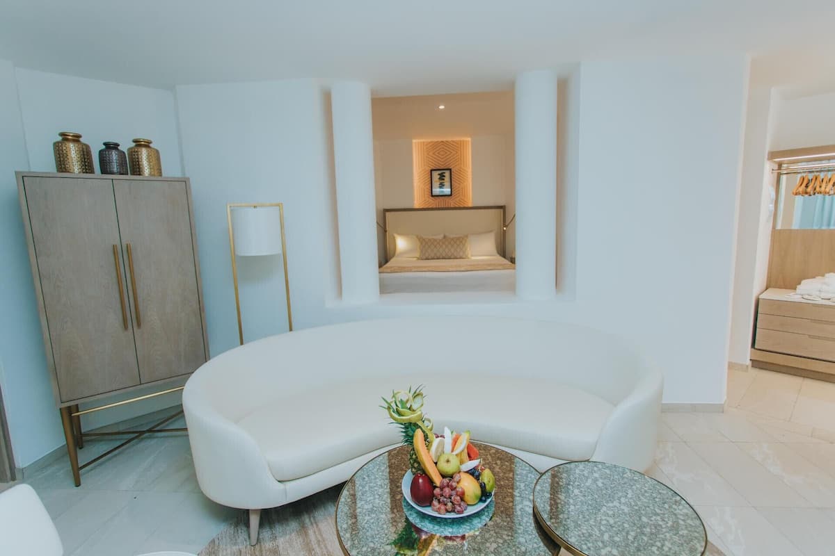 1 dormitorio, minibar con artículos gratuitos, caja fuerte y escritorio
