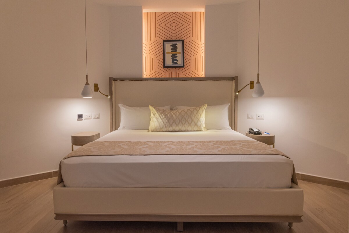 Bungalow | Free minibar, in-room safe, desk, iron/ironing board