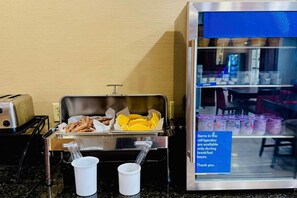 Free buffet breakfast  - Comfort Inn & Suites Scarborough - Portland (Scarborough)